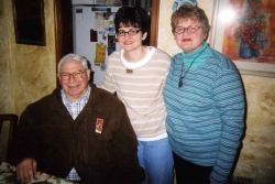 Grant with Laura and Kaye Miller in their apartment in Kansas City, 2007.