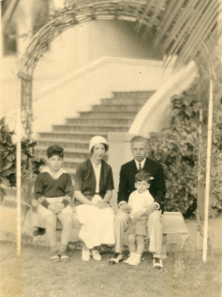 Grant Goodman (left) with mother Elaine, father Lewis, and brother David in Florida, 1934.