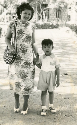 Paul visiting Fookien, China with Mom, 1948.