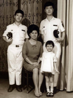 Family photo in studio, 1969.