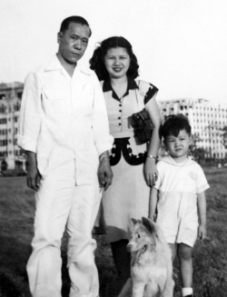 The family in Luneta Rizal Park, 1948.